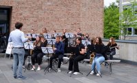 musikalische Begrüßung durch die BenniBigBand